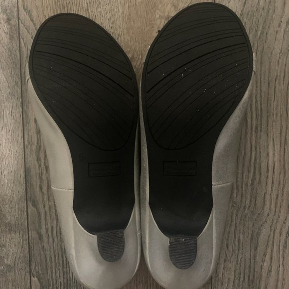 AMERICAN EAGLE SILVER GLITTER PUMPS SIZE 6 - Picture 7 of 8